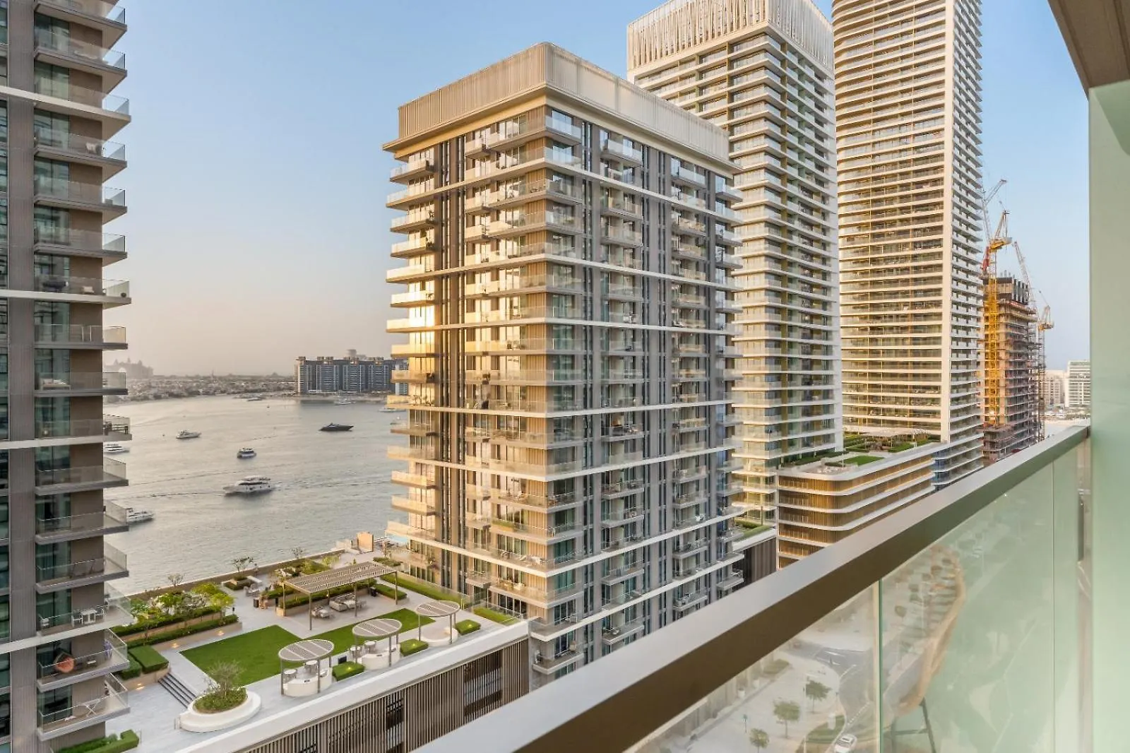 Beachfront Bliss In Marina Vista New & Cozy Dubai 0*,