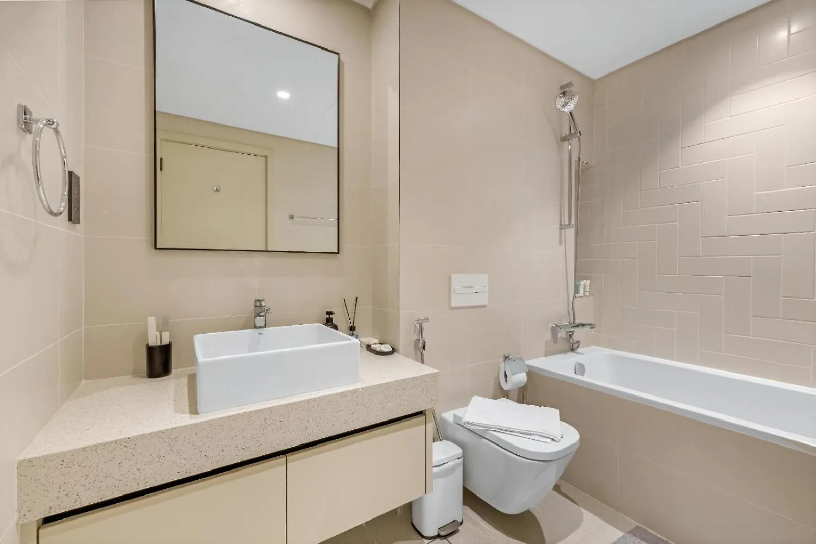 Beachfront Bliss In Marina Vista New & Cozy Dubai 0*,