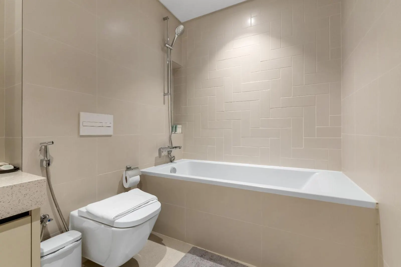 Apartment Beachfront Bliss In Marina Vista New & Cozy Dubai