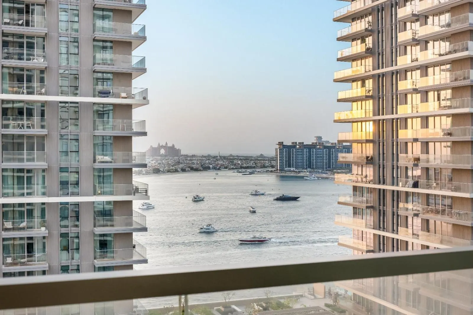 Beachfront Bliss In Marina Vista New & Cozy Dubaï