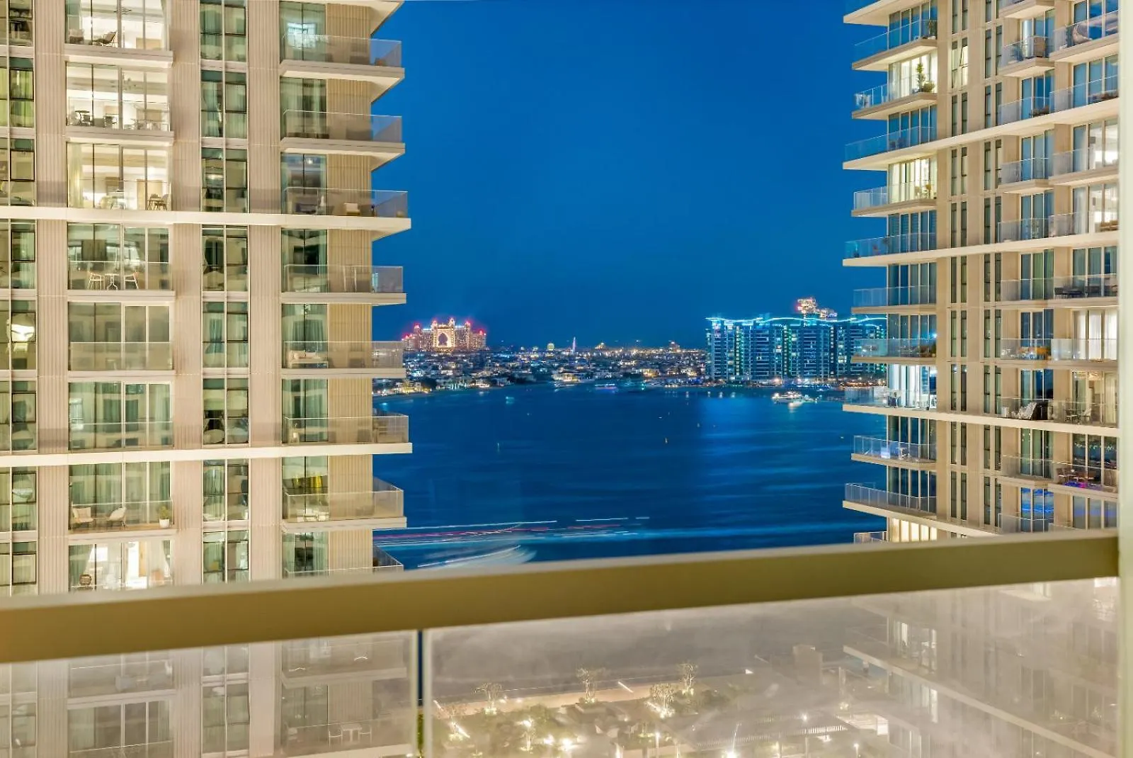 Appartement Beachfront Bliss In Marina Vista New & Cozy Dubaï